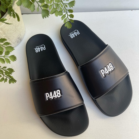 P448🔴Logo slide sandals in black men size 7 women 9 Like New - Picture 5 of 9